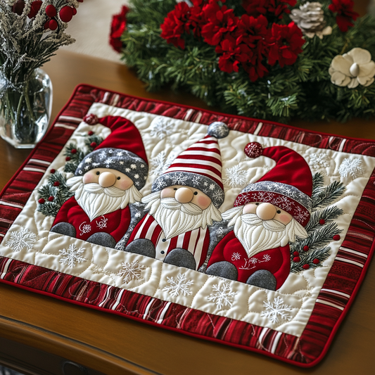 GNOMENOEL | FESTIVE CHRISTMAS GNOME QUILTED PLACEMAT